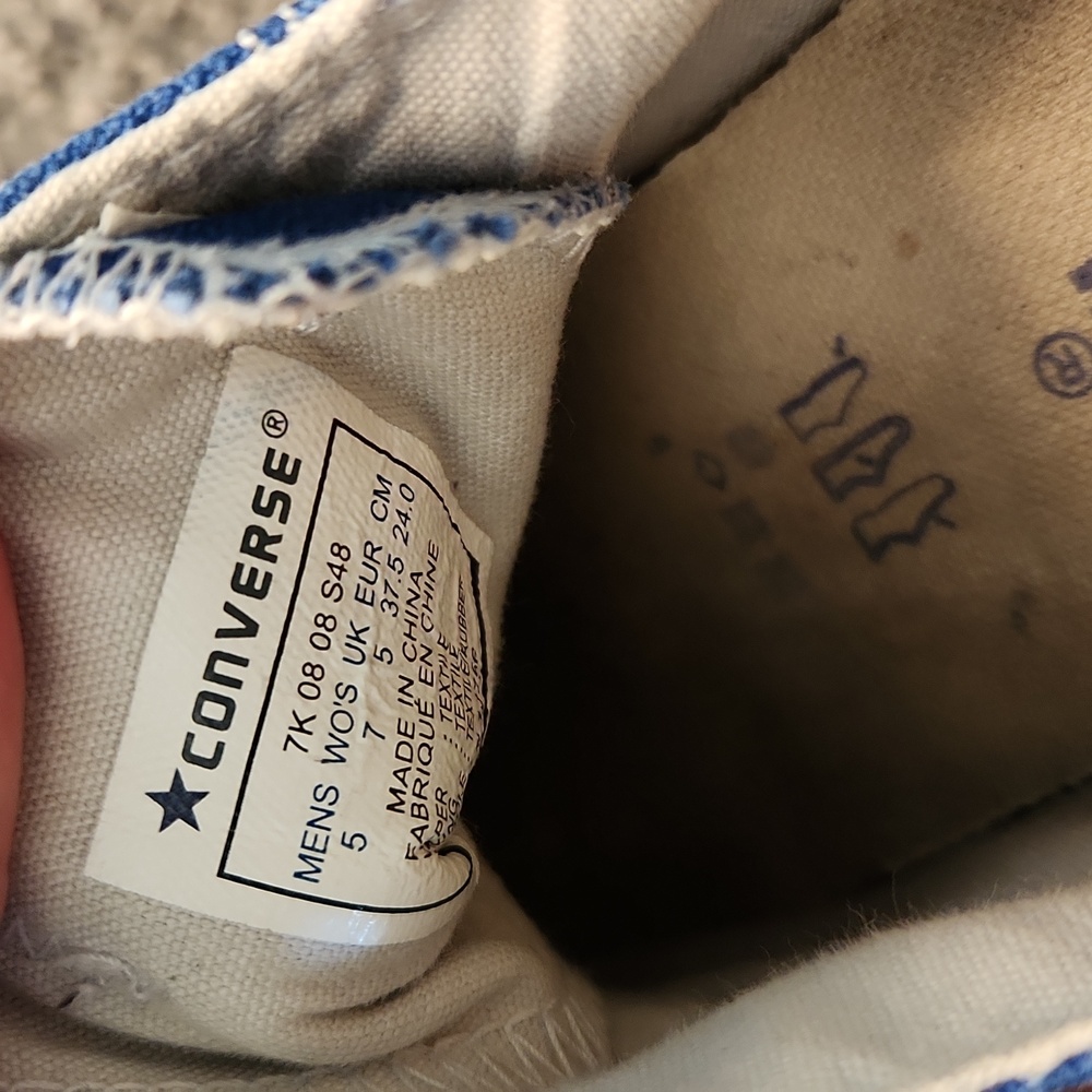 Blue low-top converse - Picture 7 of 13